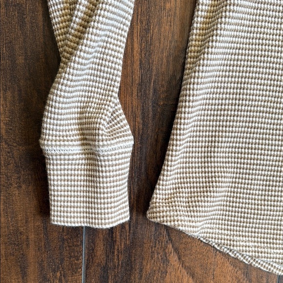 Columbia Womens Tan/White Waffle Knit Long Sleeve Shirt, size Small (D2) - Picture 3 of 8